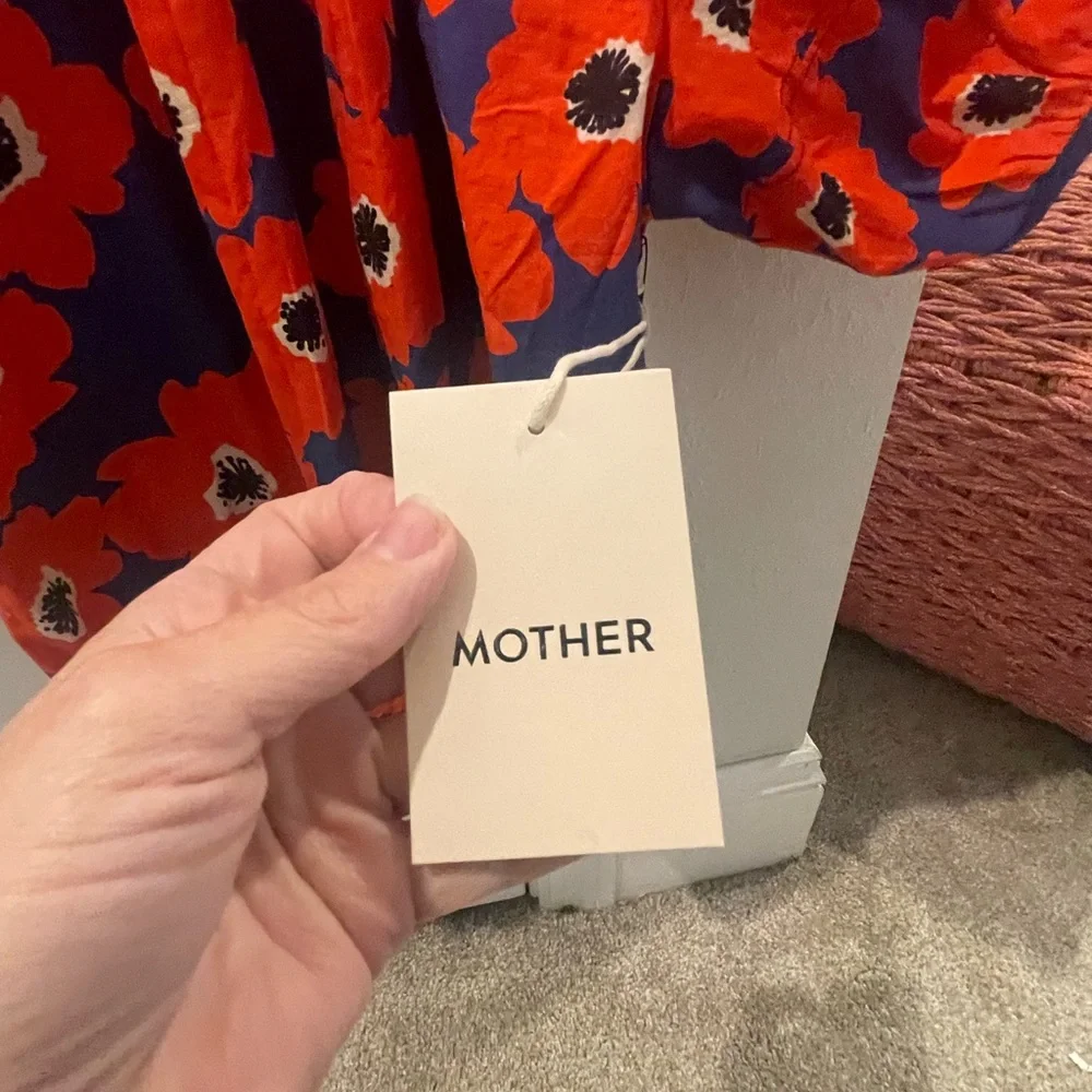 MOTHER Vibrant Red and Navy Floral Crop Top - Picture 4 of 6